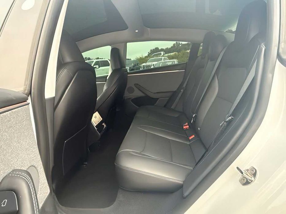 Tesla Model 3      2025