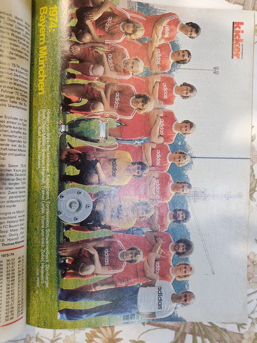 Revista especial sobre os 30 anos da Bundesliga