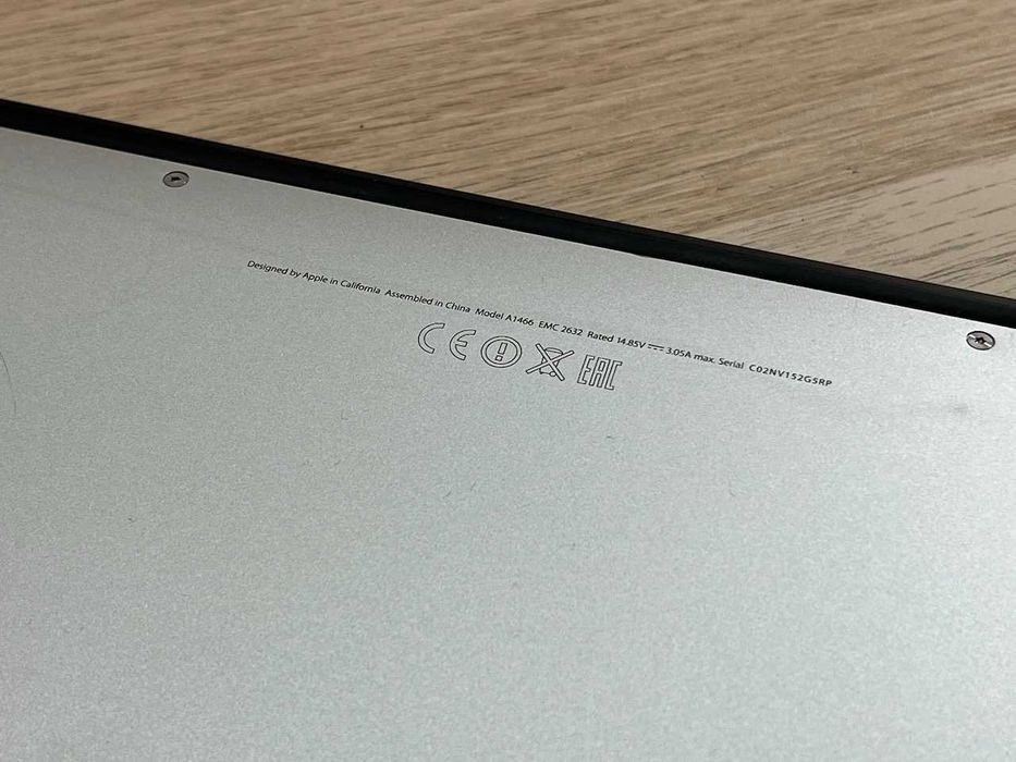 MacBook Air A1466, i7, 8GB RAM, 256GB, stan BDB, zestaw, 2x zasilacz