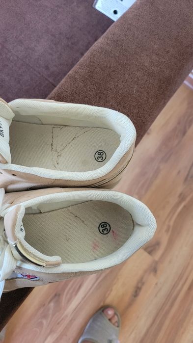 Adidasy  kolory brązowego