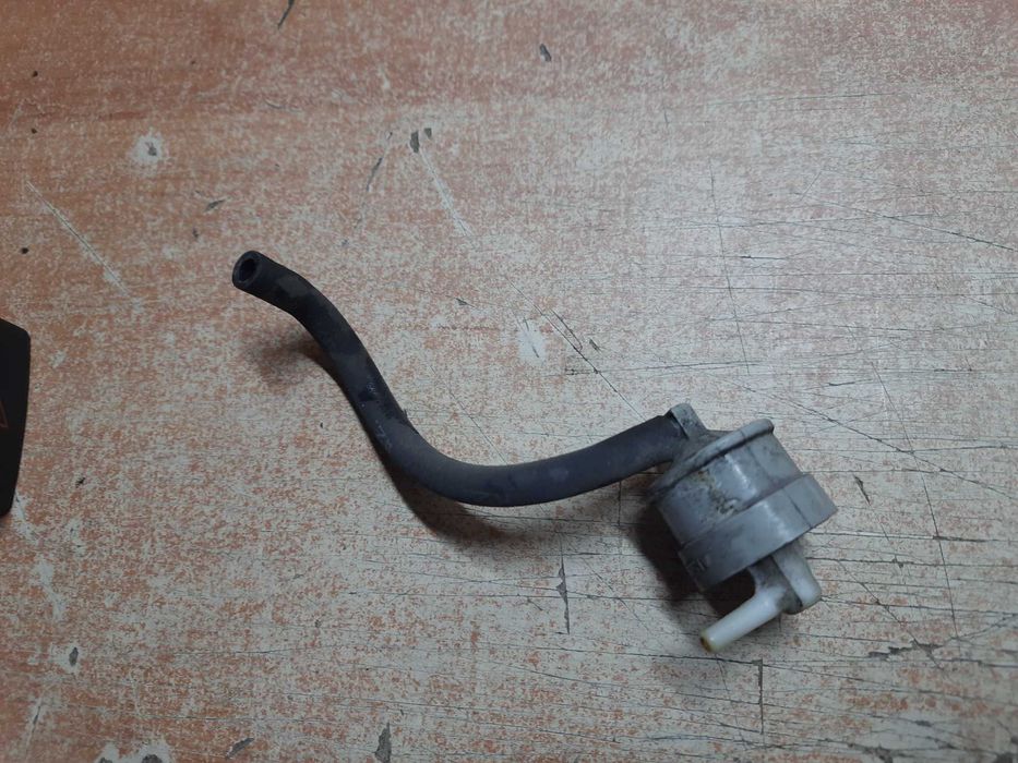 Вакуумник клапан бочонок Тойота Авенсіс т25 дизель 2.0 2.2