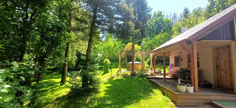 Domek na Kaszubach z balią/jacuzzi nad jeziorem bez sąsiadów.