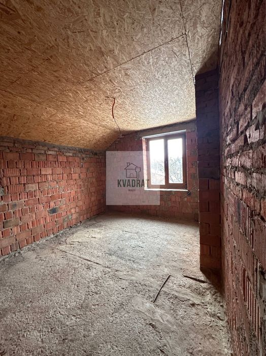 Продам добротний двоповерховий будинок у районі Смірнова