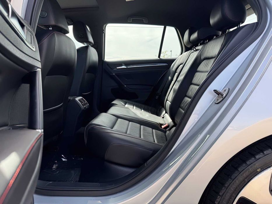 Volkswagen Golf GTI SE 4-Door      2017