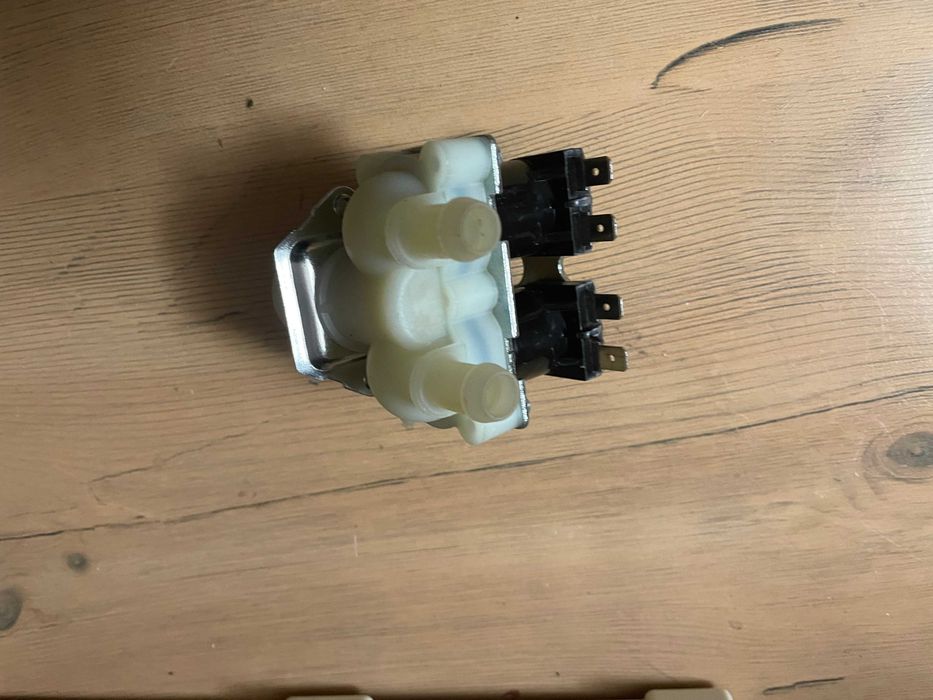 Pralka LG F2J5WN3W elektrozawór wody