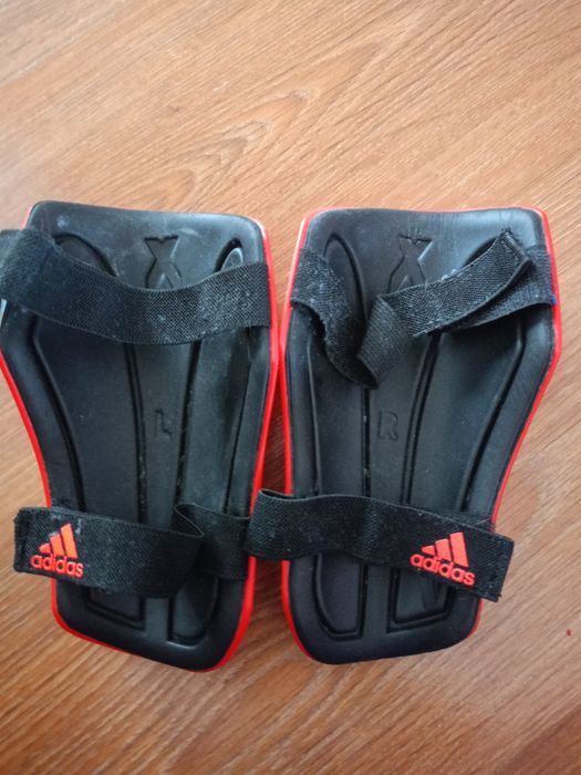 Ochraniacze  piłkarskie Adidas rozm. L