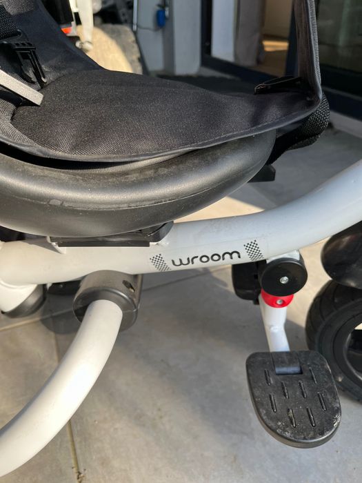 Rowerek trzykolowy Wroom. Skladana raczka.