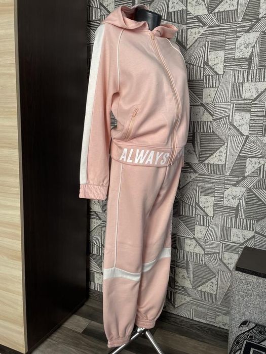 Гламурные спортивные костюмы худи и джоггеры ZARA Kids.