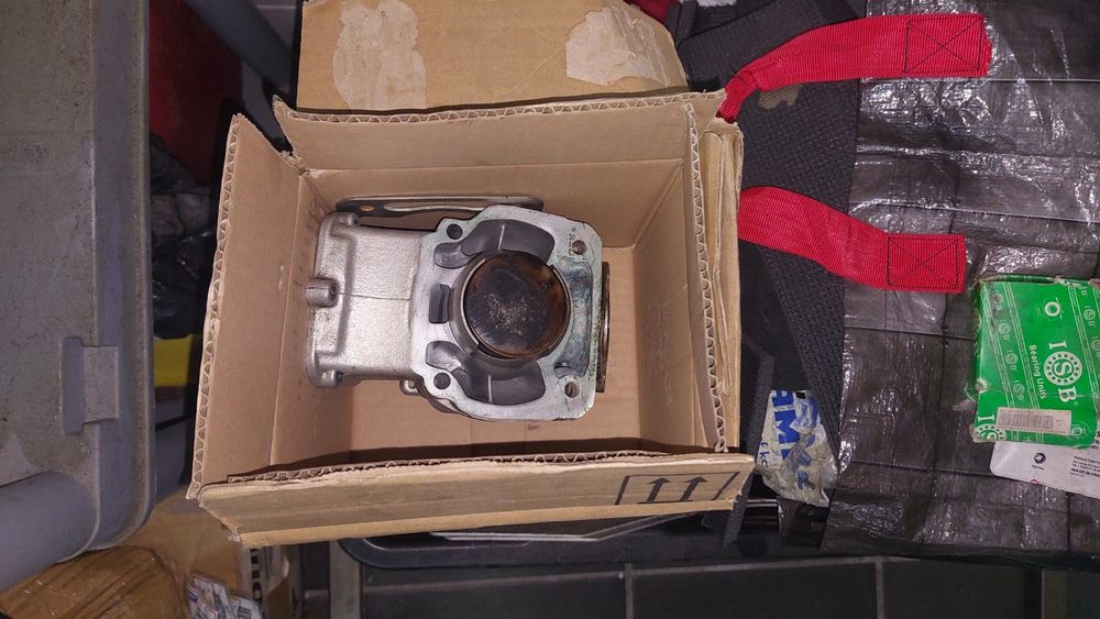 Material sortido, jantes e pneu de karting