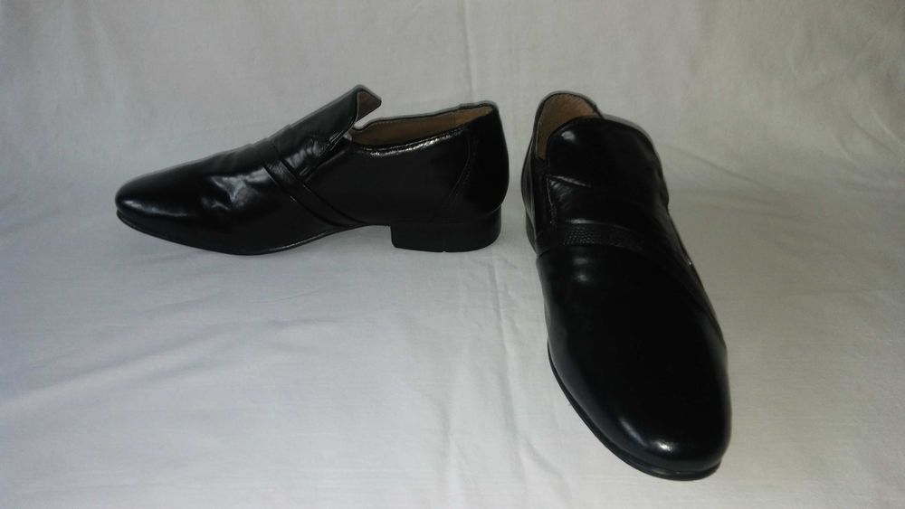 Catesby London roz. 44 / UK9/ - dł. wkł. 28,5 cm- skóra - nowe