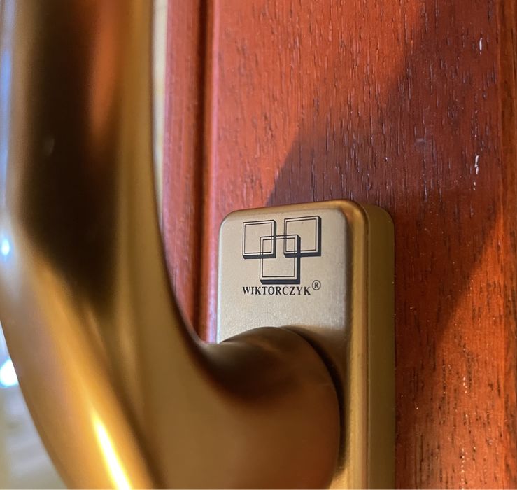 Okno drewniane Mahoń 124x87