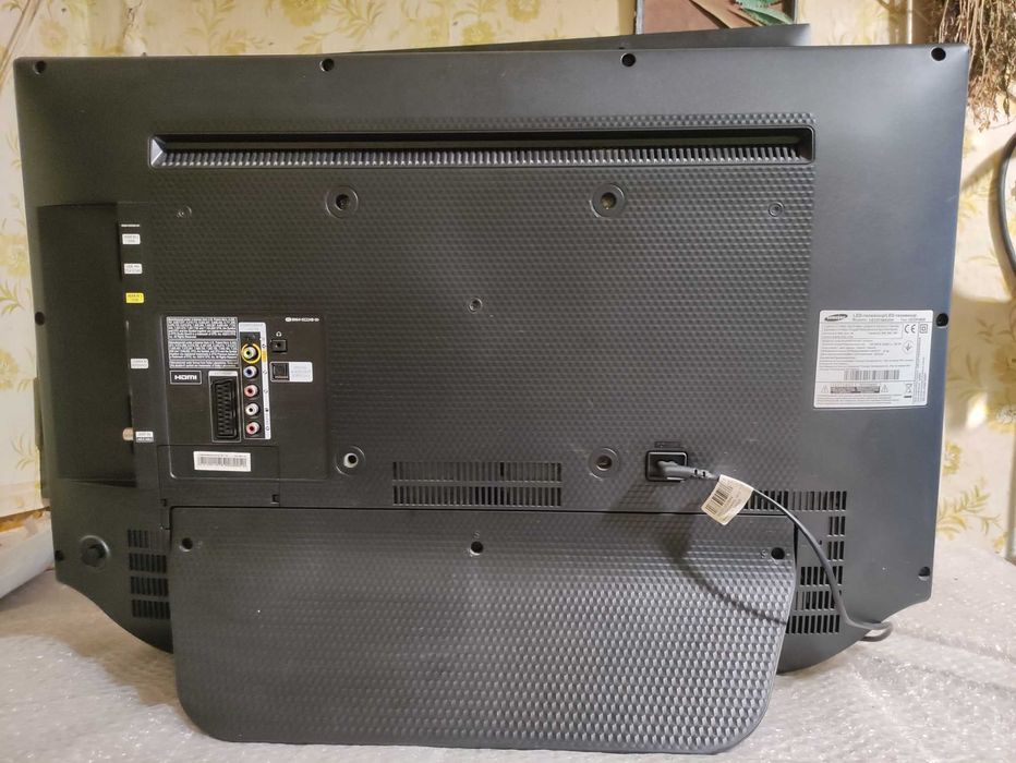 Продам полностью рабочий телевизор Samsung UE-32F4800