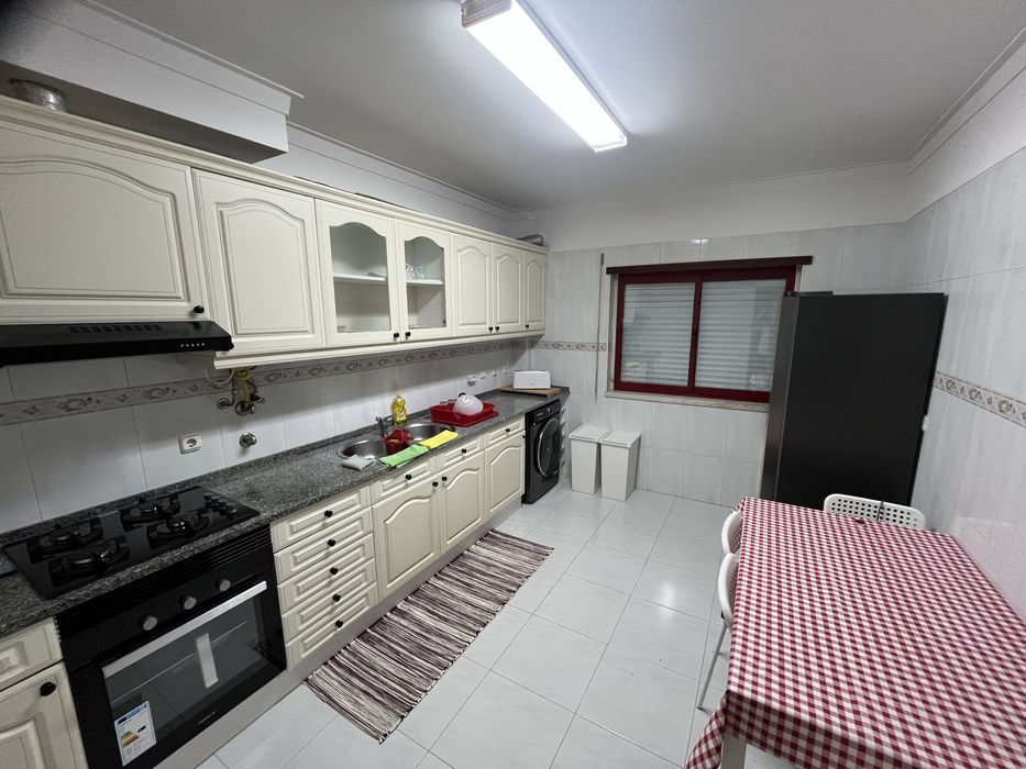 Alugo Quarto - Carregado