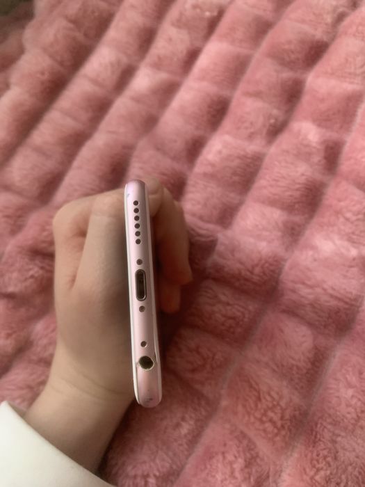Продам iphone s на запчастини