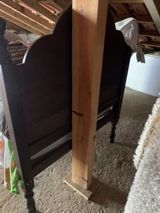 Vende se cama de solteiro em Mogno