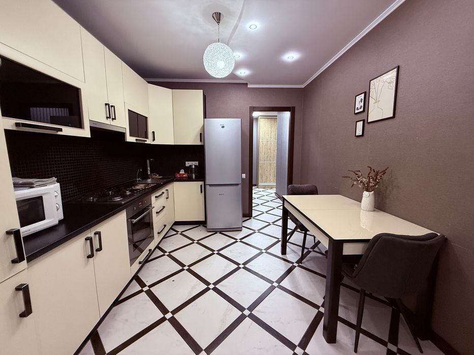 ЖК"Сімейний",Є СВІТЛО,зал.вокзал,Тяжилів,1-кім.квартира подобово