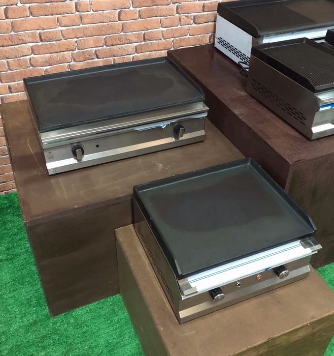 Placa de grelhar de ferro elétricas e a gás