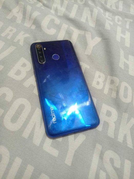 Realme 5 Pro 4/128GB Violet (наклеено защитное стекло)