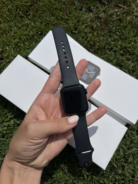 Apple Watch SE2  (носились місяць, стан нових)