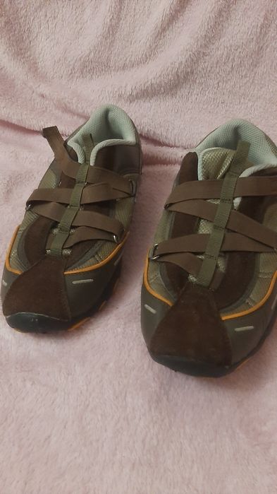 Кроссовки  размер  40