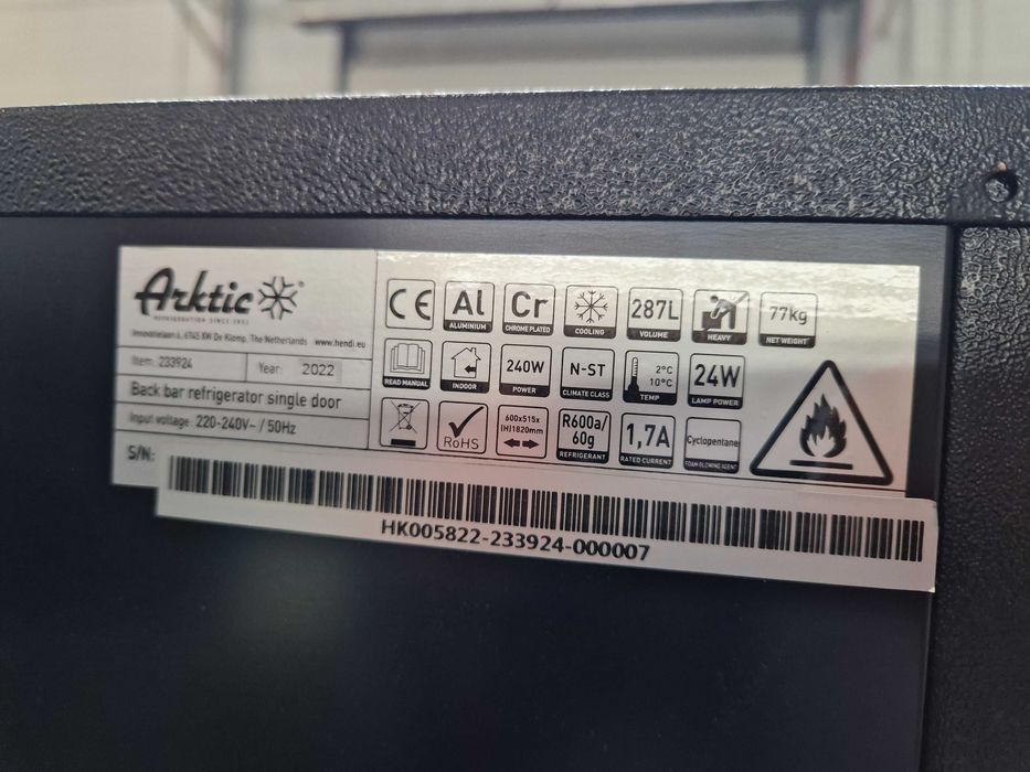 Lodówka barowa na napoje 1 drzwiowa 287l Hendi 233924