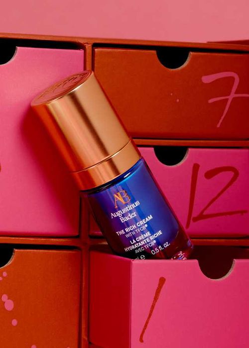 Лише ОДИН в наявності набів від бренд-магазину Harvey Nichols London- Beauty and Fragrance Advent Calendar - вмісткістю на  £1200