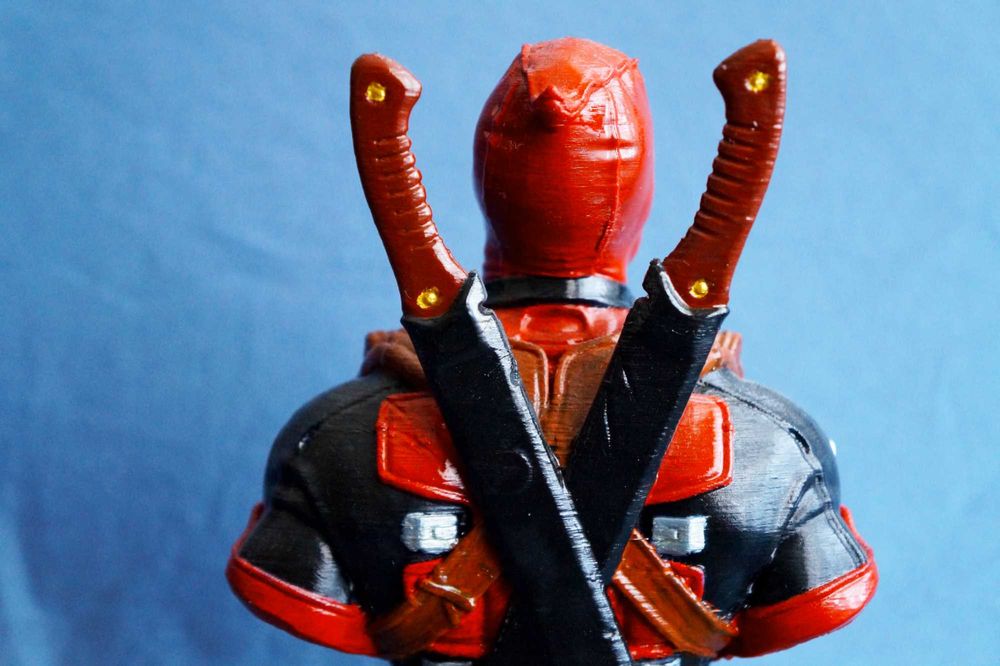 busto deadpool pintado a mao