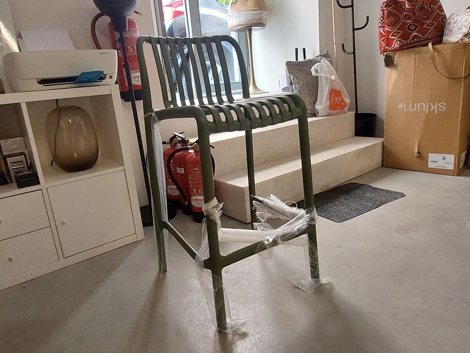 Pack de 2 bancos altos 65 cm empilháveis em polipropileno verde pesto Wendell