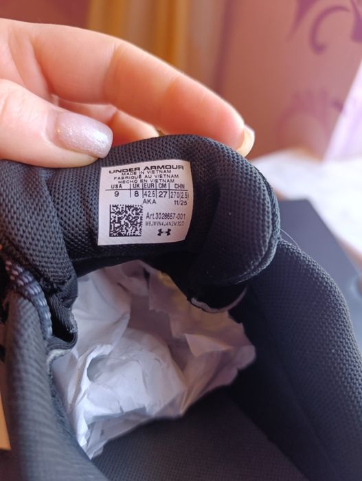 Продам нові кросівки Under Armour  нові