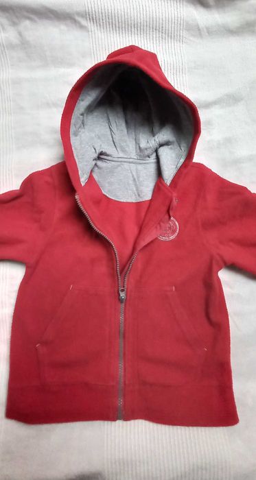 Bluza polarowa z kapturem rozpinana chłopiec r. 104 stan bdb