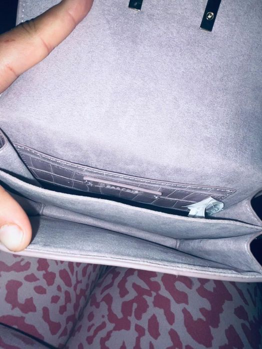 Mala completamente nova