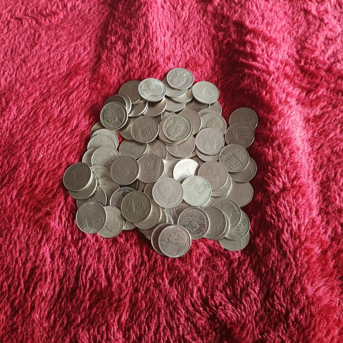 Lote de 100 moedas de 1 baht (Tailândia)