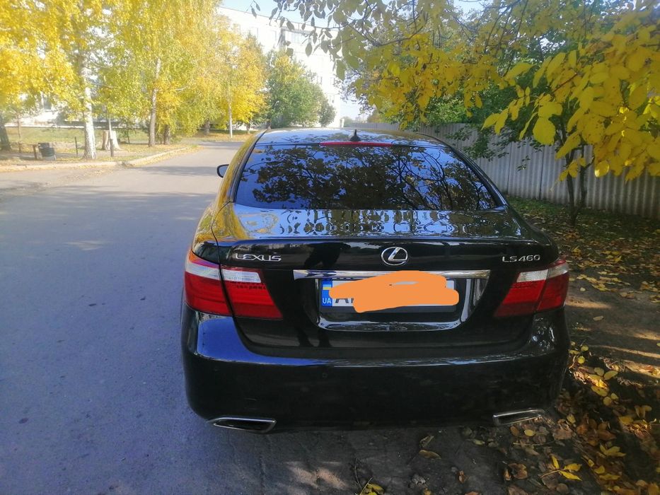 Продам семейный автомобиль