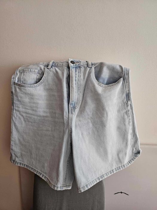 Szorty jeansowe - light blue denim 40 	
Stradivarius