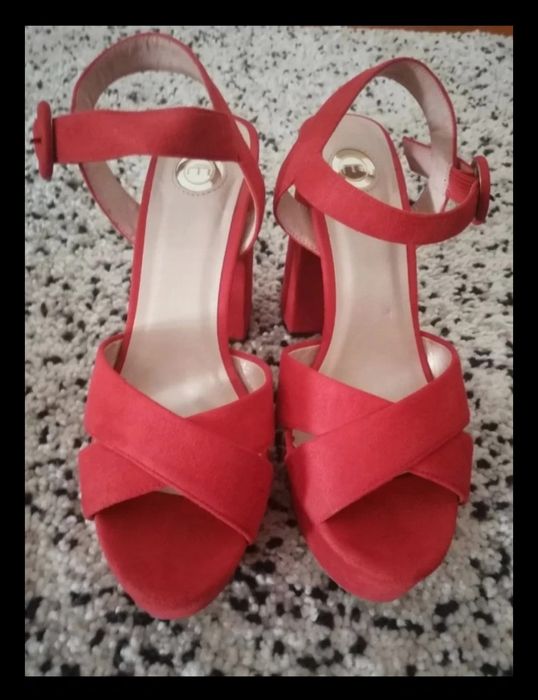 Sapatos de salto alto