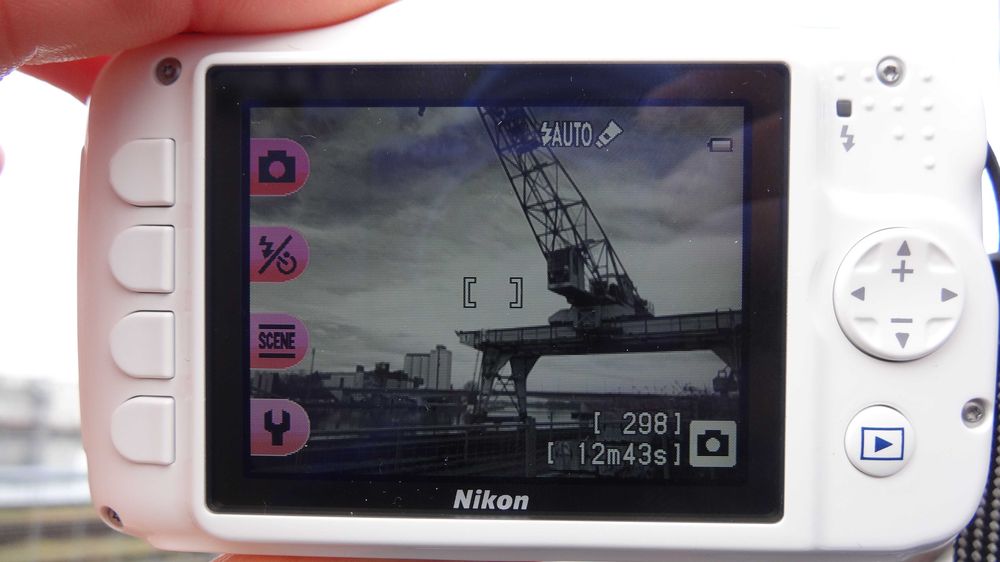 Nikon Coolpix S32 – jak nowy, biały komplet wodoodporny