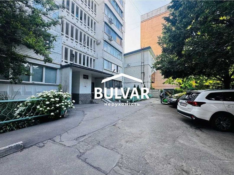 Продам 3 к.кв., Центр, Шатиловка, ул. Авиационная, м. Научная