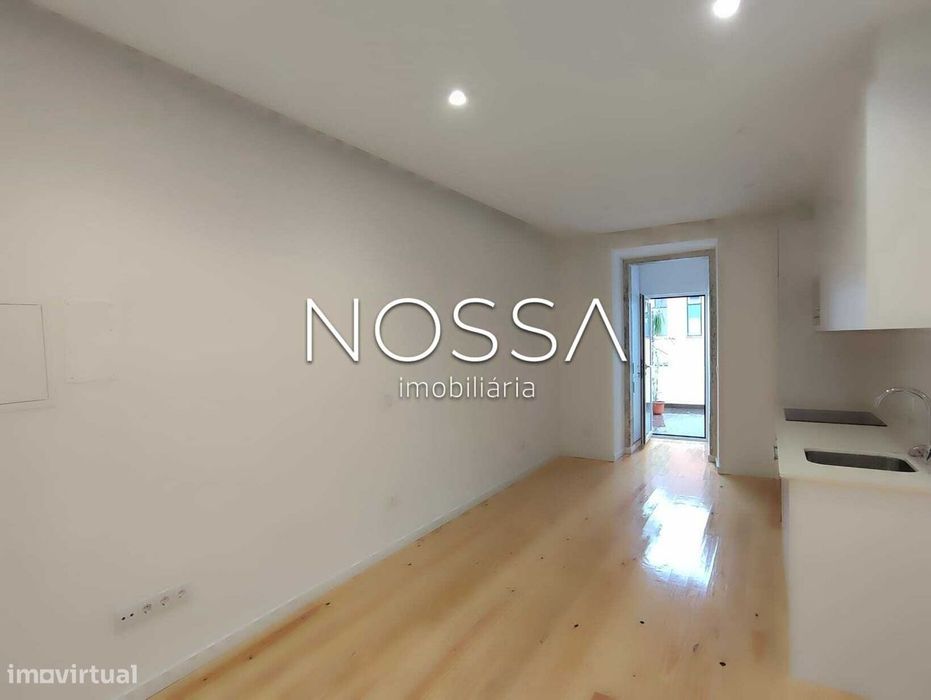 Apartamento com logradouro para Arrendar na Penha de França