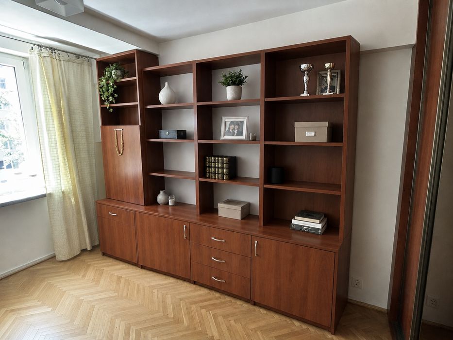 Duży elegancki regał