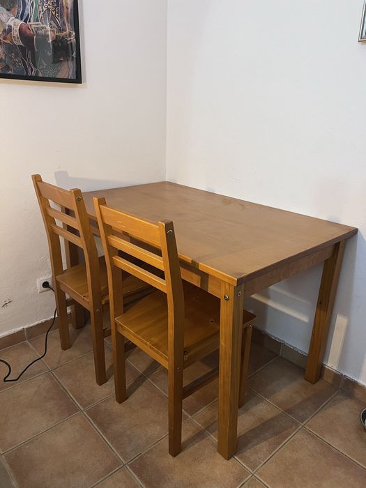 Mesa Madeira com 2 cadeiras