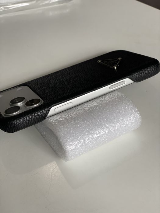 Capa Premium em Pele - iPhone 17 Pro Max