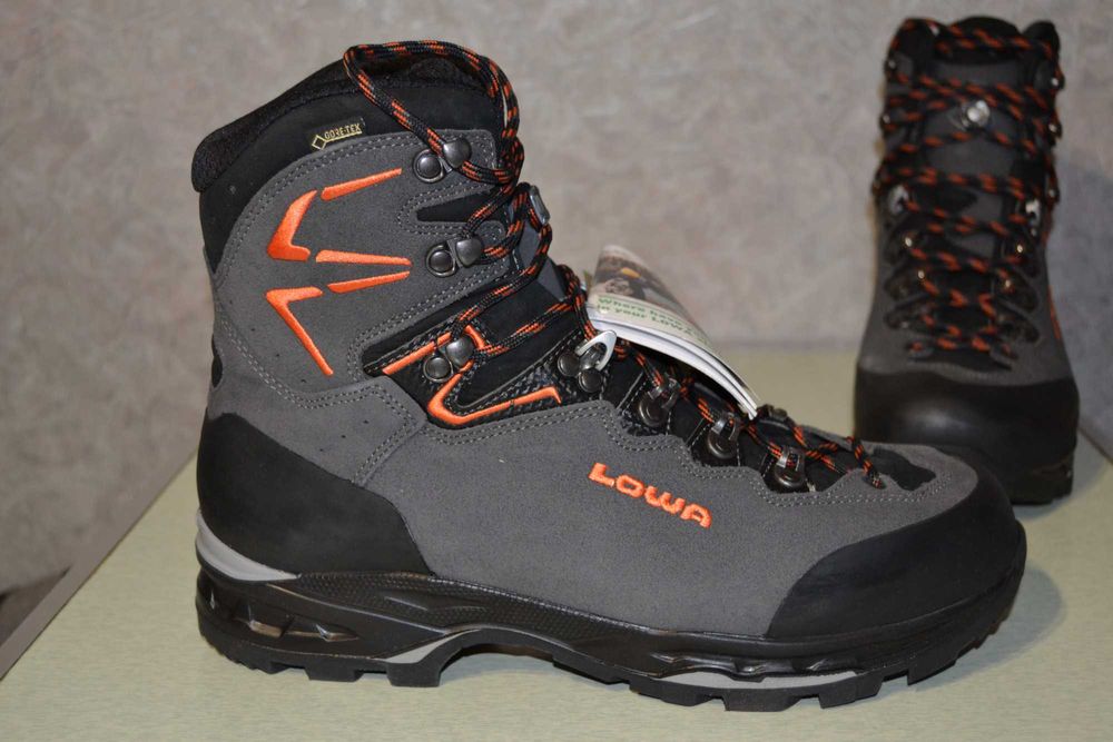 LOWA-треккинговые ботинки (оригинал)Новые!