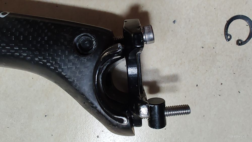 Espigão Selim Carbono EC 90 - 30.8.mm diâmetro e 350mm comprimento e p