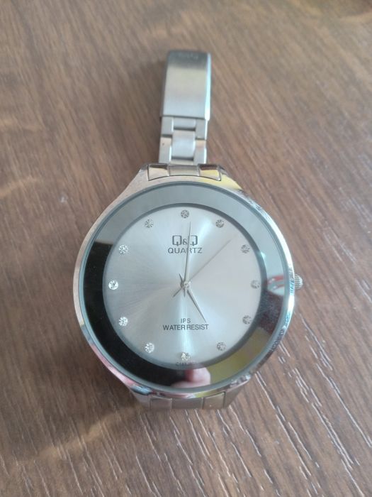 Часы женские 2 шт. "Q&Q WATER RESIST" и "J.D.DIANA QUARTZ"