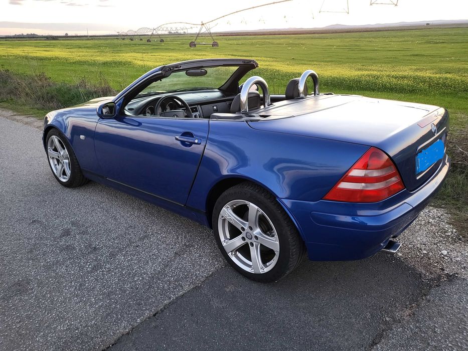 "Mercedes SLK: potência, elegância e performance ao seu alcance."