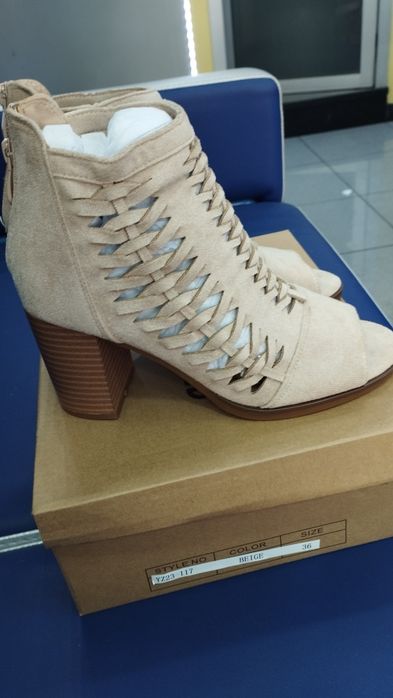 Botins novos tam. 36