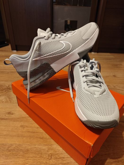 Sprzedam nowe buty Nike Air Max Alpha Trainer 6