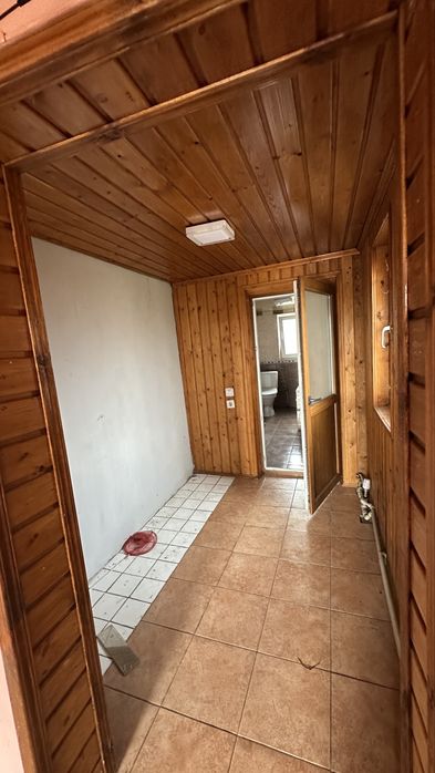 Продаж будинку, поруч з містом