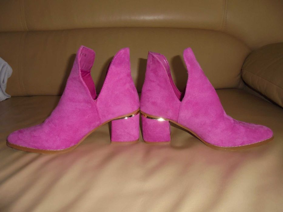 Botins de senhora cor - de - rosa