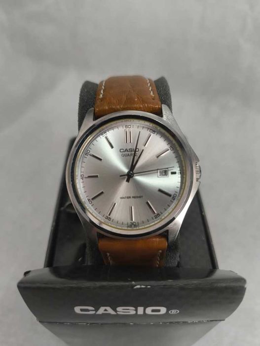 Srebrny zegarek naręczny Casio MTP-1183, skórzany pasek, bdb stan
